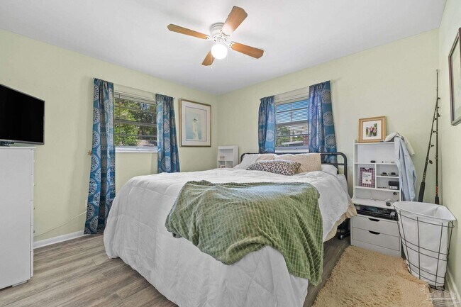 6022 Syrcle Ave in Milton, FL - Building Photo - Building Photo