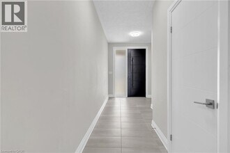 273 Woodbine Ave in Kitchener, ON - Building Photo - Building Photo