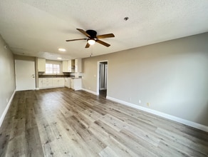 8307 S Figueroa St in Los Angeles, CA - Building Photo - Building Photo