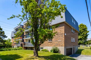 6350 Bonaventure in Brossard, QC - Building Photo