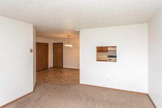 Southview Apartments I & II in Grand Forks, ND - Building Photo - Interior Photo