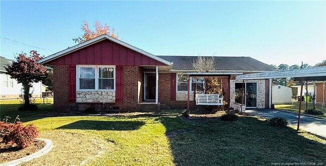 611 Reggie Ct in Spring Lake, NC - Building Photo - Building Photo