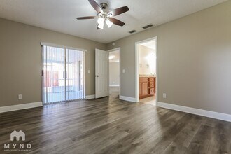 6015 Crickethollow Dr in Riverview, FL - Foto de edificio - Building Photo