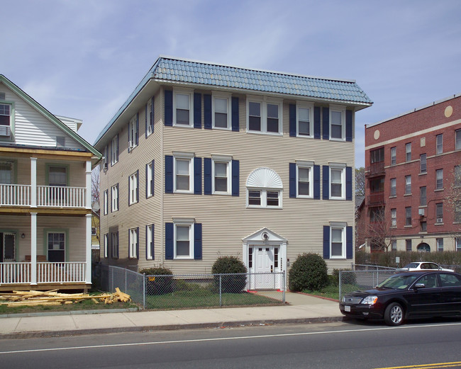 912 Chicopee St in Chicopee, MA - Foto de edificio - Building Photo