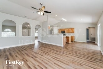 6301 Newmark St in Spring Hill, FL - Foto de edificio - Building Photo
