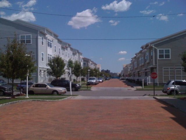 77-08 Aquatic Dr in Queens, NY - Building Photo