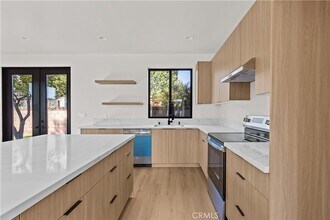 11145 Hortense St in Los Angeles, CA - Building Photo - Building Photo