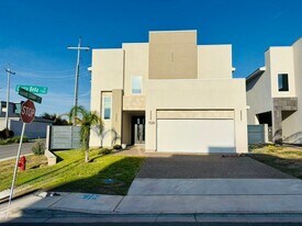 7529 Cresta Bella St in Laredo, TX - Building Photo