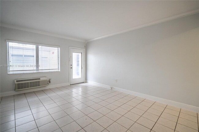7640 Carlyle Ave in Miami Beach, FL - Foto de edificio - Building Photo
