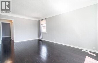 42 E 41st St in Hamilton, ON - Building Photo - Building Photo