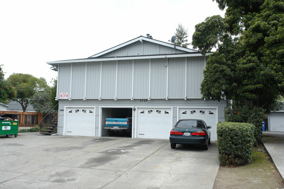 3860 Barker Dr in San Jose, CA - Building Photo