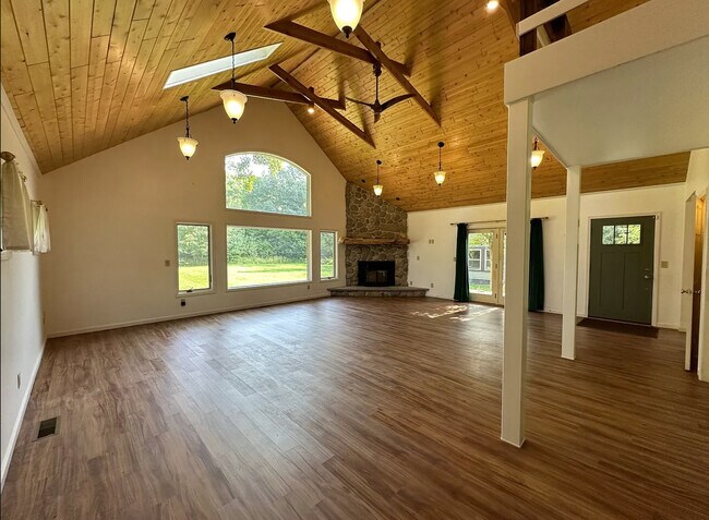 3501 Lake Dr SE in Grand Rapids, MI - Building Photo - Building Photo