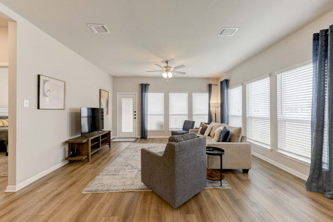 106 Markinaw Rd in Austin, TX - Building Photo - Building Photo
