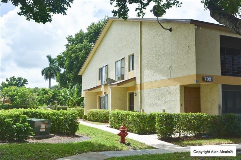 709 Gardens Dr in Pompano Beach, FL - Building Photo