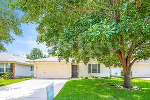 19943 Crested Hill Ln in Cypress, TX - Building Photo