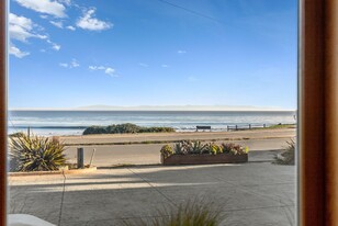 23665 E Cliff Dr in Santa Cruz, CA - Building Photo - Building Photo