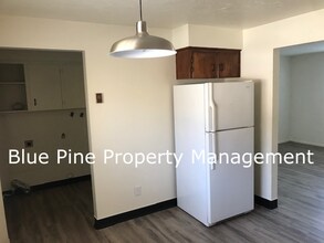 1680 Calkins Ave-Unit -4 in Idaho Falls, ID - Foto de edificio - Building Photo