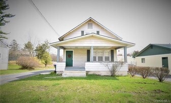 547 NY-17M in Middletown, NY - Building Photo