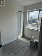 874 Clyde Ave N in Ottawa, ON - Building Photo - Building Photo