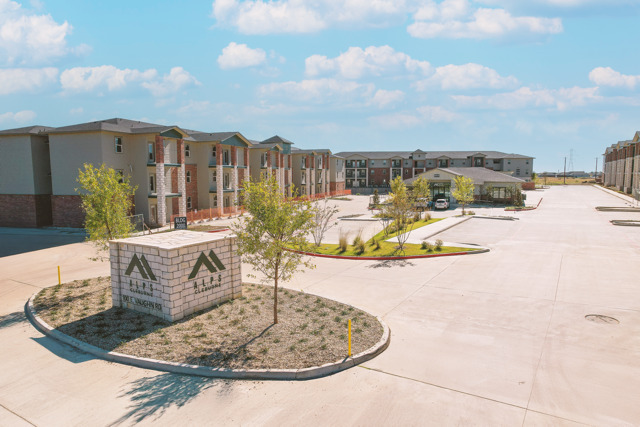 The Alps in Cleburne, TX - Foto de edificio - Building Photo