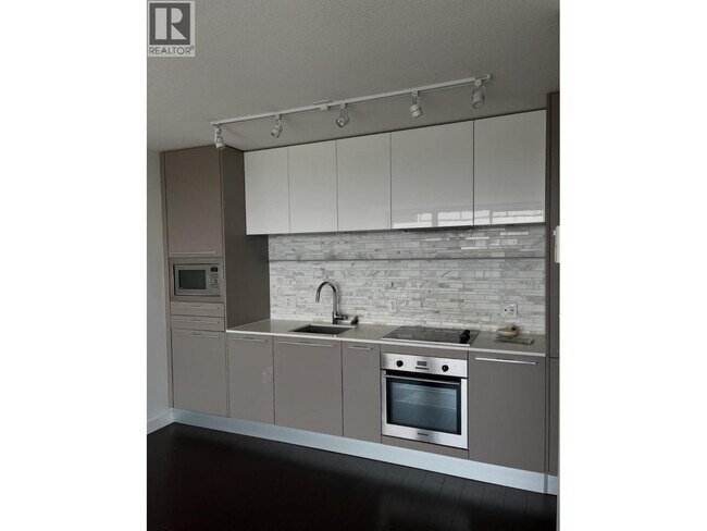 8031 Nunavut Ln in Vancouver, BC - Building Photo - Building Photo