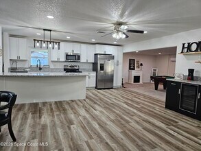 872 Sadnet Cir NE in Palm Bay, FL - Building Photo - Building Photo