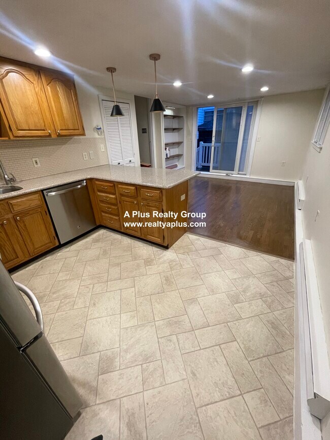 842 South St, Unit #1B in Boston, MA - Building Photo - Building Photo