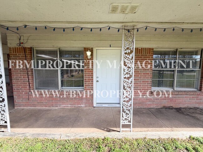 300 E San Saba Ave in Wortham, TX - Building Photo - Building Photo