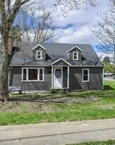 1543 Grange Hall Rd in Dayton, OH - Building Photo