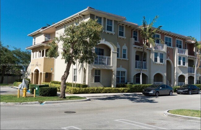 10805 NW 89th Terrace in Doral, FL - Foto de edificio - Building Photo