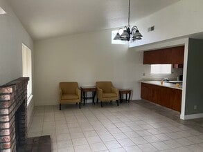 2825 Woodland Ave in Modesto, CA - Foto de edificio - Building Photo