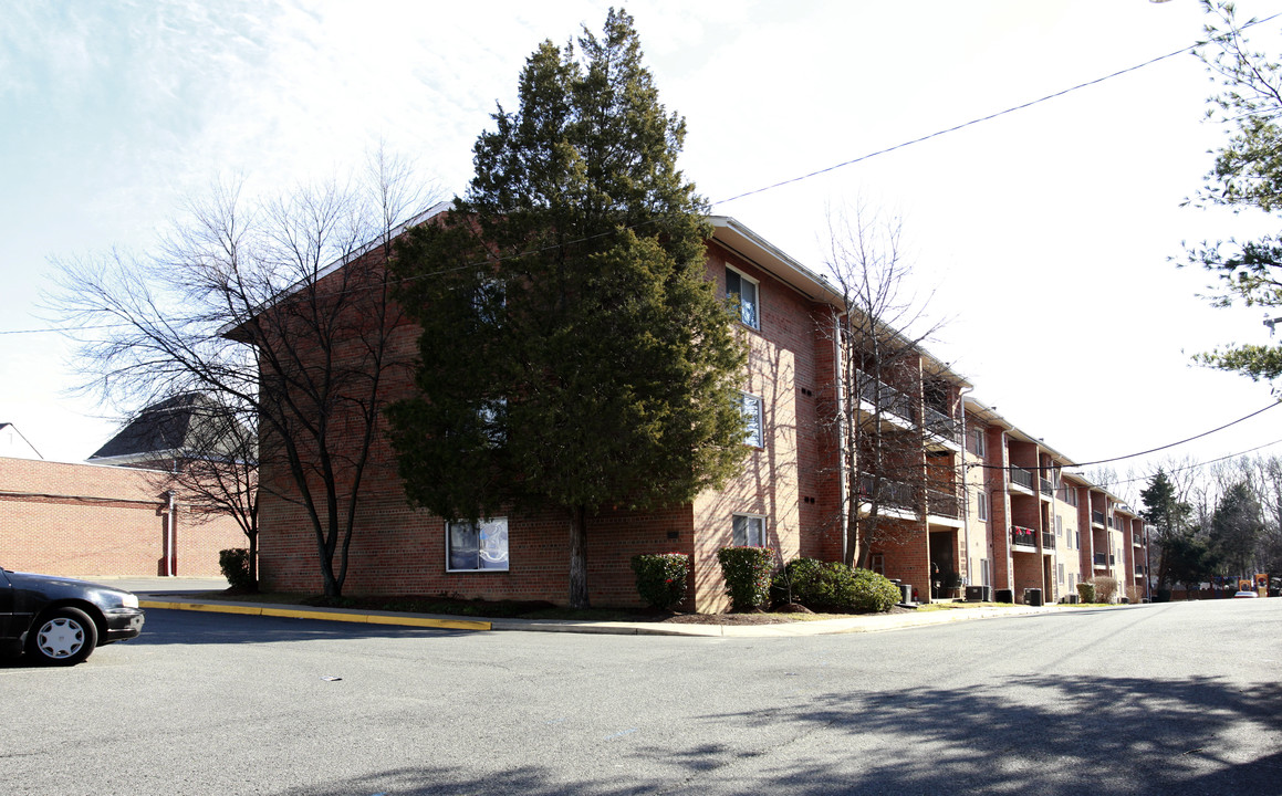 Belvoir Plaza Apartments in Alexandria, VA - Building Photo