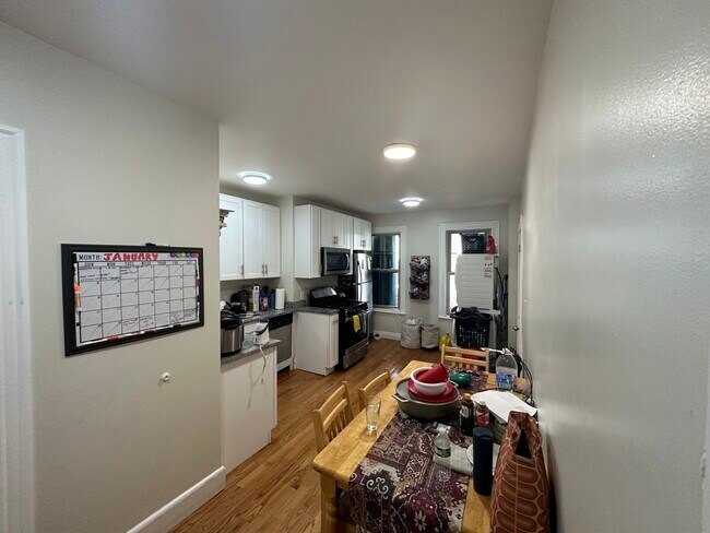 205 Lexington St, Unit 2