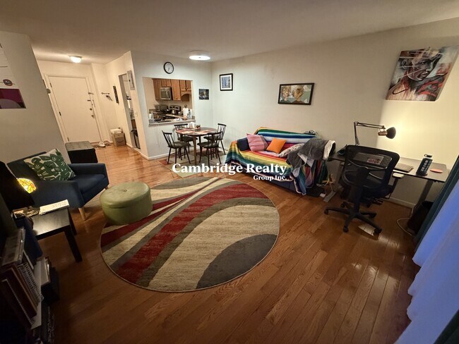 803 Centre St, Unit T in Boston, MA - Building Photo - Building Photo