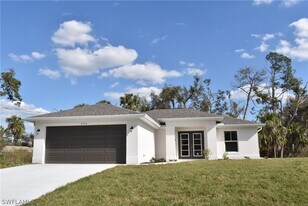 2140 Yalta Terrace in North Port, FL - Building Photo