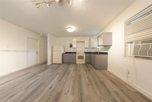 35 NE 59th St-Unit -2 in Miami, FL - Building Photo - Building Photo