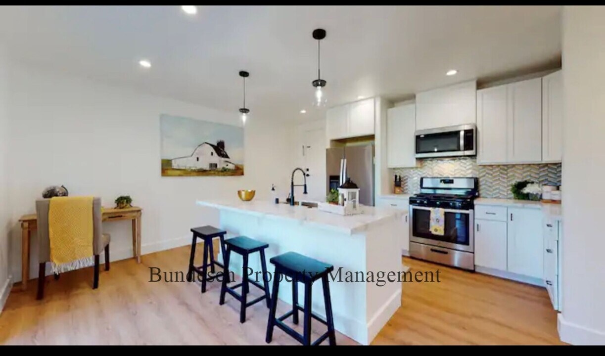 4 Lone Oak Ct in Petaluma, CA - Building Photo