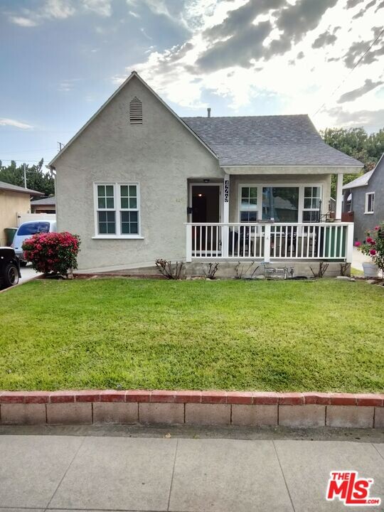 429 N Brighton St in Burbank, CA - Building Photo