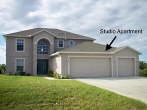 3715 7th St W, Unit 2 in Lehigh Acres, FL - Foto de edificio - Building Photo