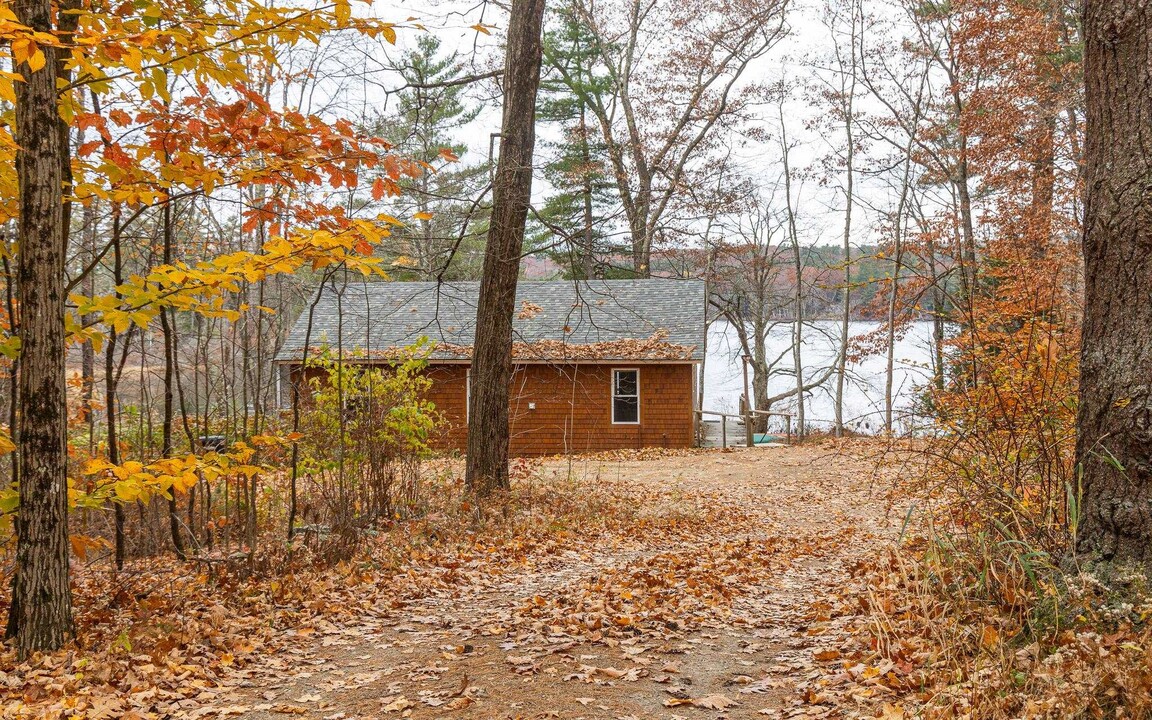 978 Forest Rd in Alstead, NH - Foto de edificio