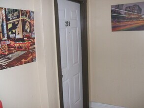 303 Howard St., Unit Apt 201 in San Antonio, TX - Building Photo - Building Photo