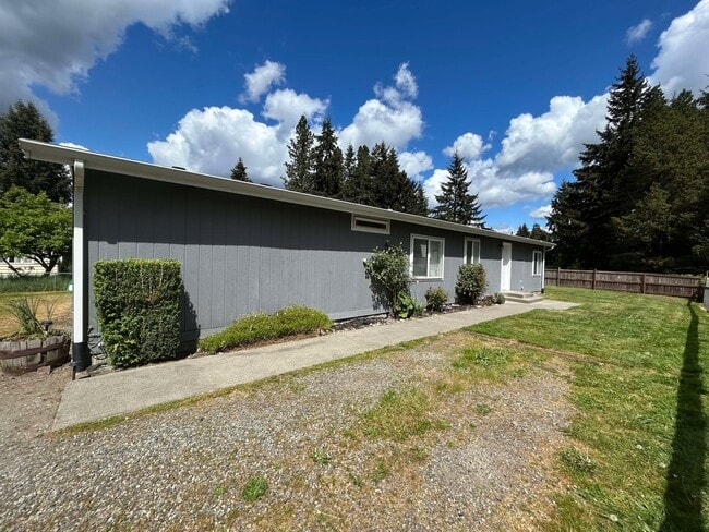 8743 Whitewood Loop SE in Yelm, WA - Building Photo - Building Photo