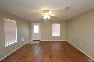 1007 W Hatton St in Pensacola, FL - Foto de edificio - Building Photo