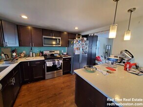 77 Rock Glen Rd in Medford, MA - Building Photo - Building Photo