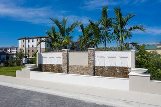 Legacy Naples in Naples, FL - Foto de edificio - Building Photo