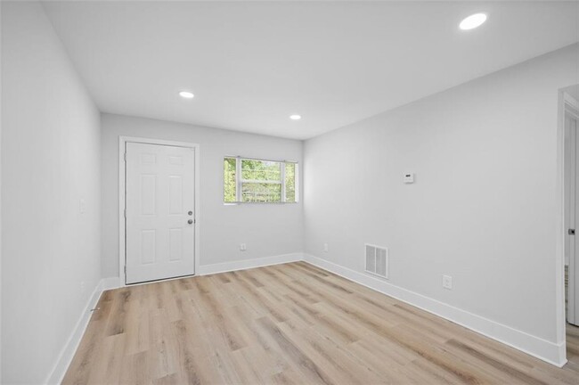 1060 Oak St SW in Atlanta, GA - Building Photo - Building Photo