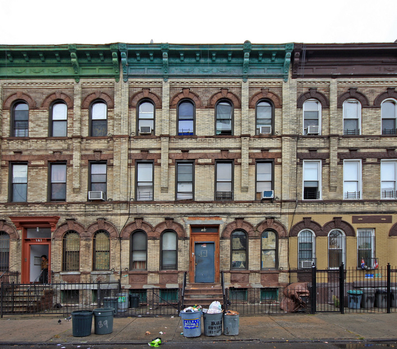 189 Menahan St in Brooklyn, NY - Building Photo