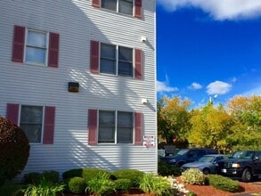 7 Railroad Ave in Derry, NH - Building Photo - Building Photo