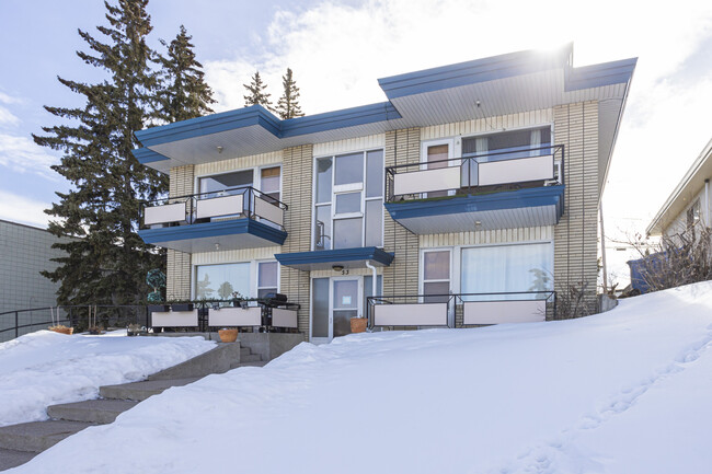 53 Chelsea St NW in Calgary, AB - Building Photo - Building Photo