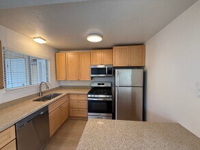 55-57 Bayo Vista Way in San Rafael, CA - Building Photo - Building Photo